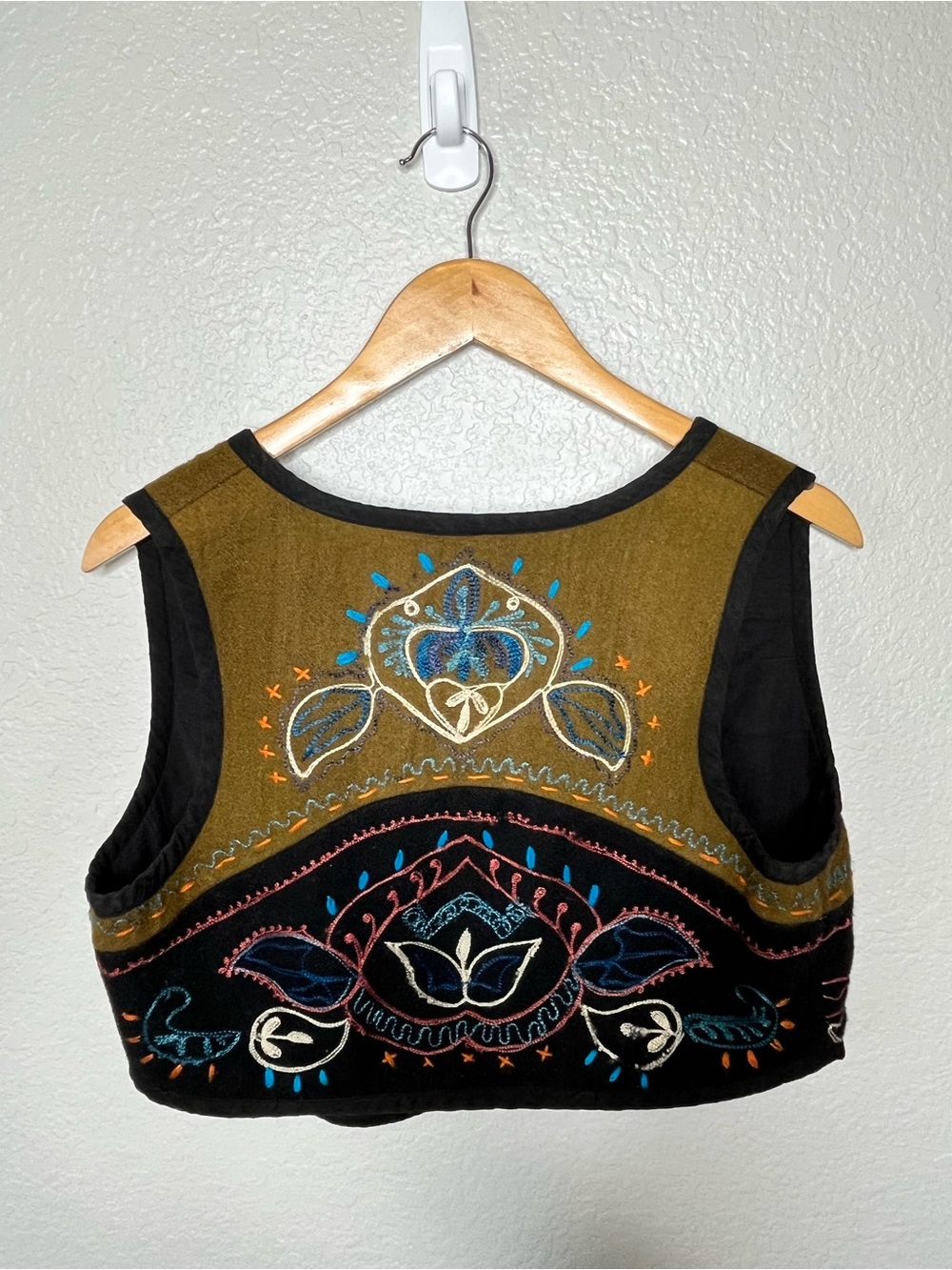 Vintage 90s Embroidered Cropped Boho Vest Wool Blend Folk Art Festival Top M